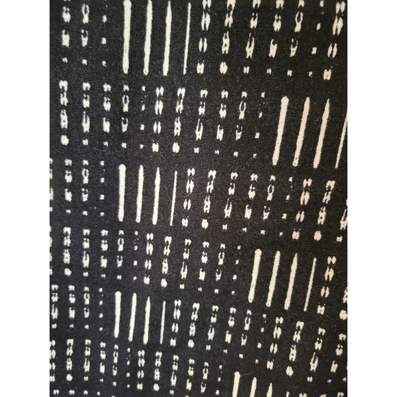 Liz Clairborne Women's Jackie Black/White Graphic Design Capri Pants Size 16 - Picture 3 of 5